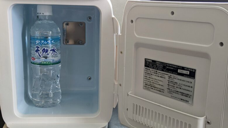 小型の保冷、保温ができる冷蔵庫を買ってみた【TWINBIRD 2電源式コンパクト電子保冷保温ボックス D-CUBE S グレー HR-DB06GY】  | あそかぶ