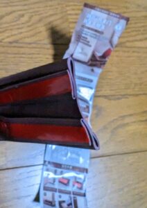 ドアすきま風防止ガード、横から見た画像